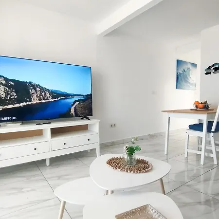 Aquamarine- Ocean Views Apartment